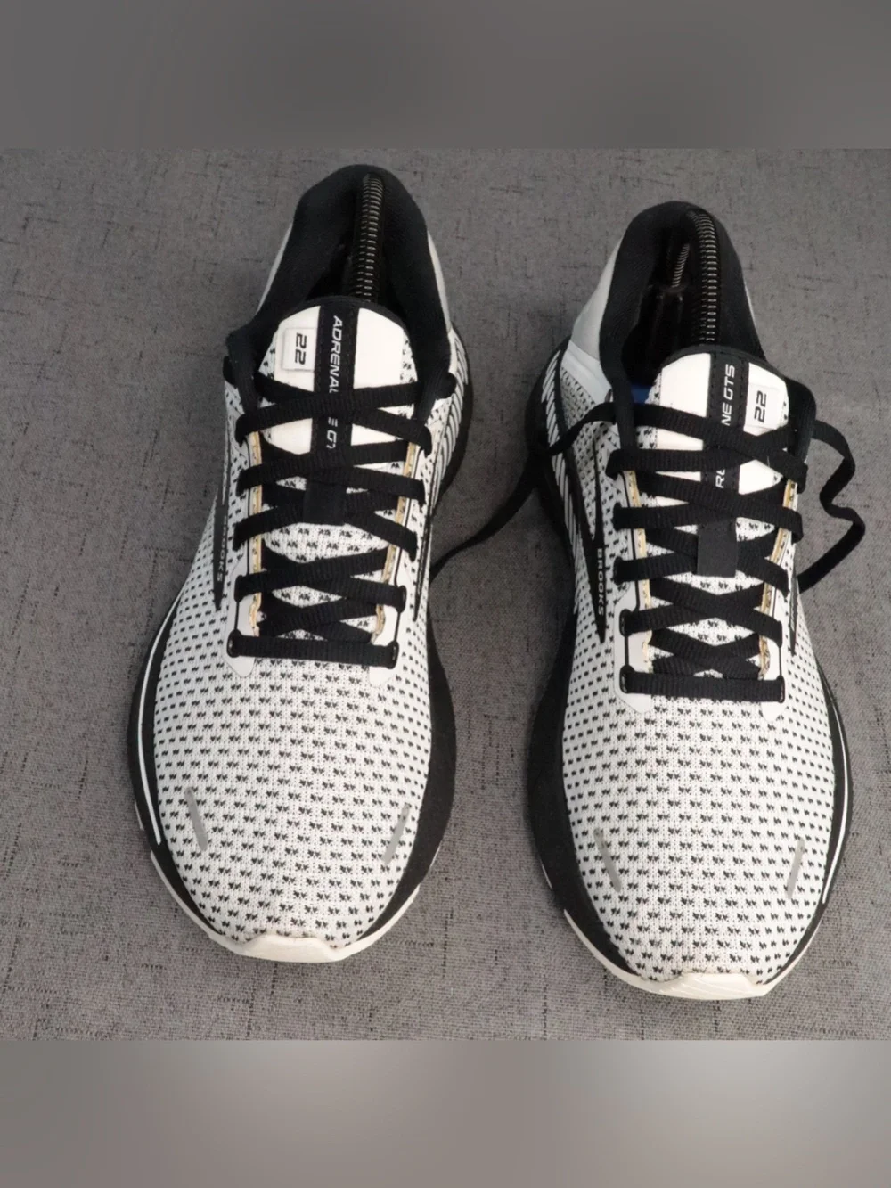 Brooks Adrenaline GTS 22 Running Shoes Women's Size 8.5 White Black Athletic